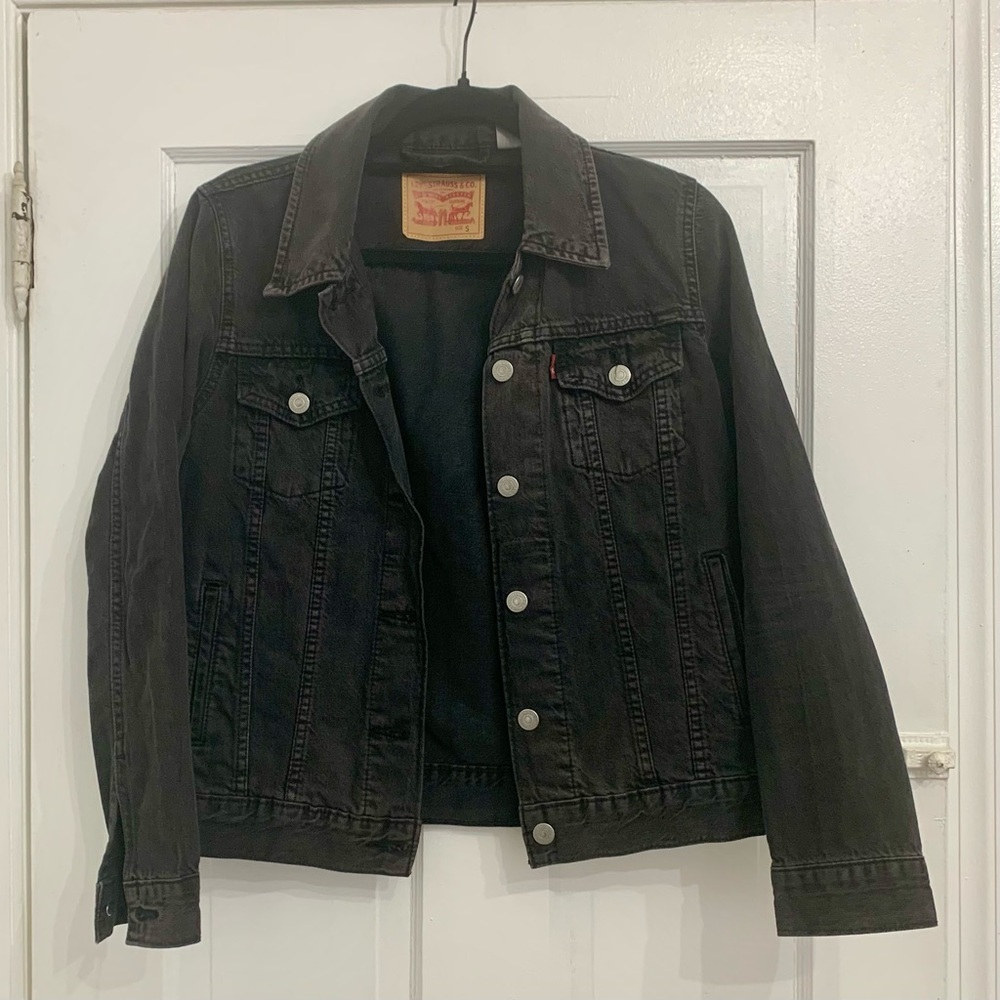 Levi’s Trucker Jacket in Washed Black